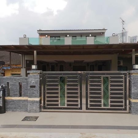Homestay Stardow~星窗名宿~ Johor Bahru Exterior foto
